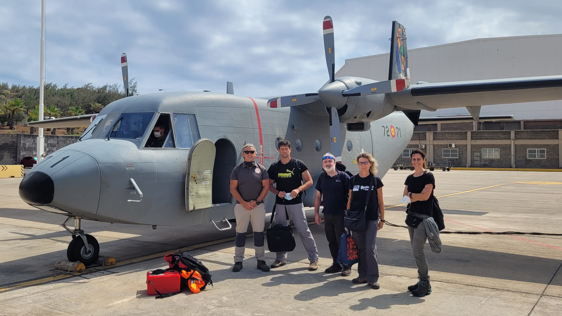 Nuestro equipo del IGME-CSIC en su traslado a La Palma