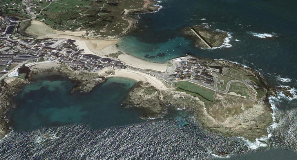 Vista aérea de los tómbolos de San Ciprián. © Google 2011. Google, Maxar Technologies, 