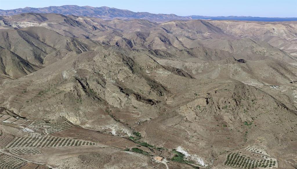 Vista aérea andesitas del cerro de la Viuda. © 2018 Google, data SIO, NOAA, U.S. Navy, NGA, GEBCO