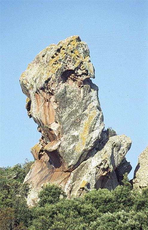 Vista de la Peña del Indio, con las formas labradas por la erosión
