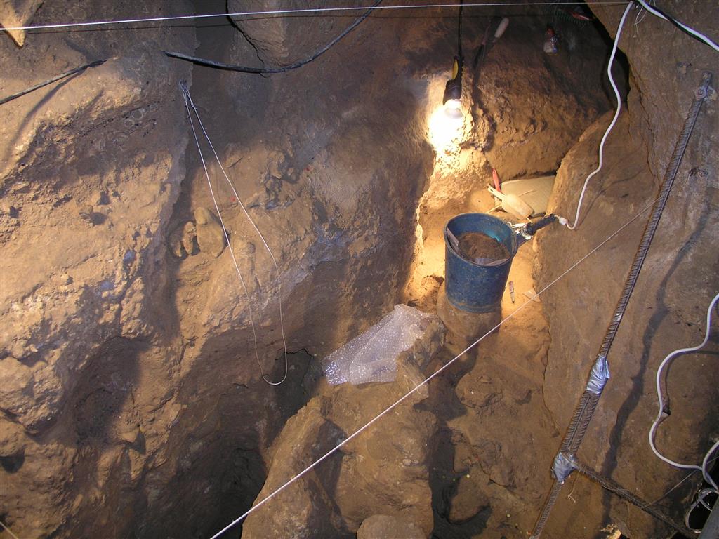 Galería del osario durante la excavación de septiembre de 2012 (11/09/2012)