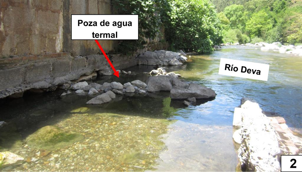 Aspecto de las pozas en el río Deva en las que mana el agua termal. Poza situada aguas abajo