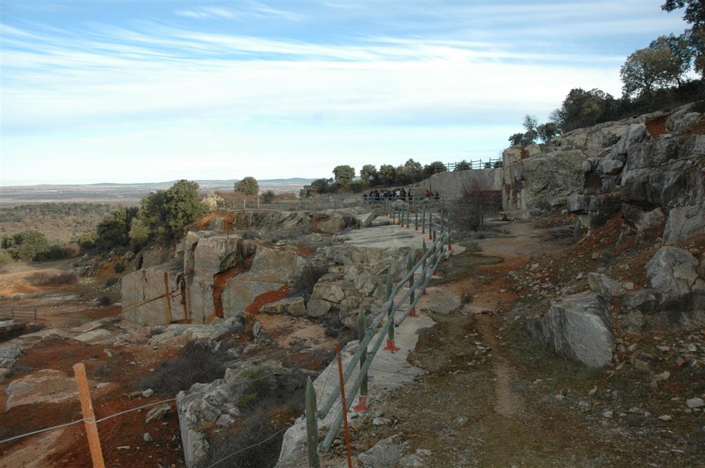 Calizas Cerro Monreal canteras restauradas