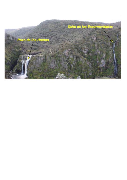 Fotografía de la cascada denominada Salto de las Escarmentadas, muy próxima a la del Pozo de los Humos.