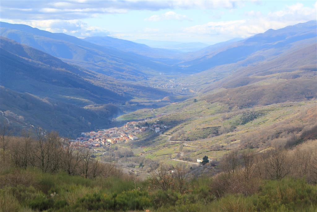 Vistas del valle desde el mirador del punto de observación y hacia el S, detalle
