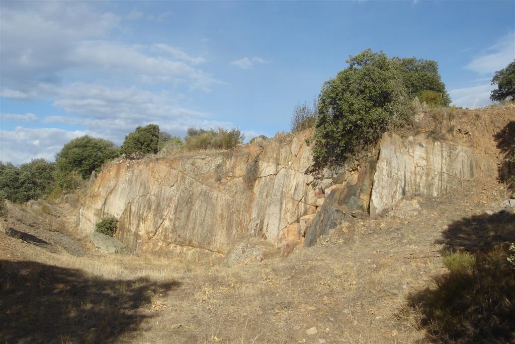 Aspecto general de la parte inferior del afloramiento de materiales vulcanosedimentarios de Las Pedreras.