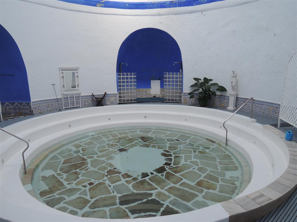 Uno de los dos baños romanos que están aún en uso en el balneario
