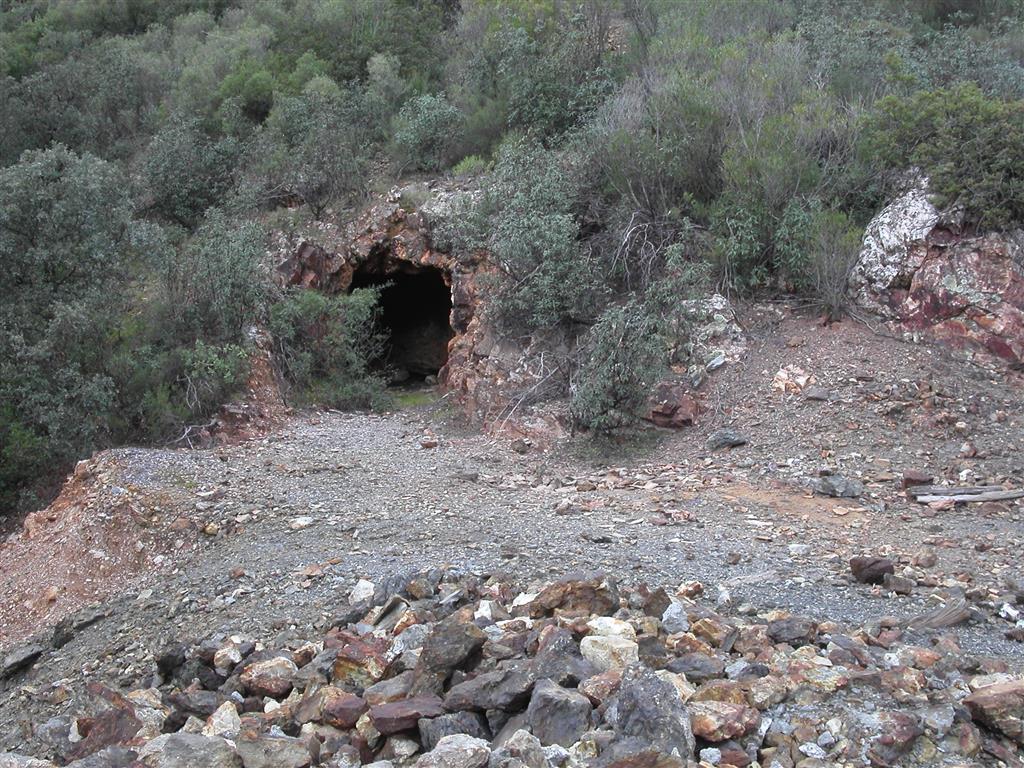 Mina Los Pontones (Los Diegos): Entrada al nivel superior de la mina Los Diegos, nivel 456 (Foto F. Palero).