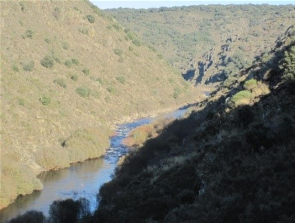 vista del encajamiento fluvial y valle en “V”