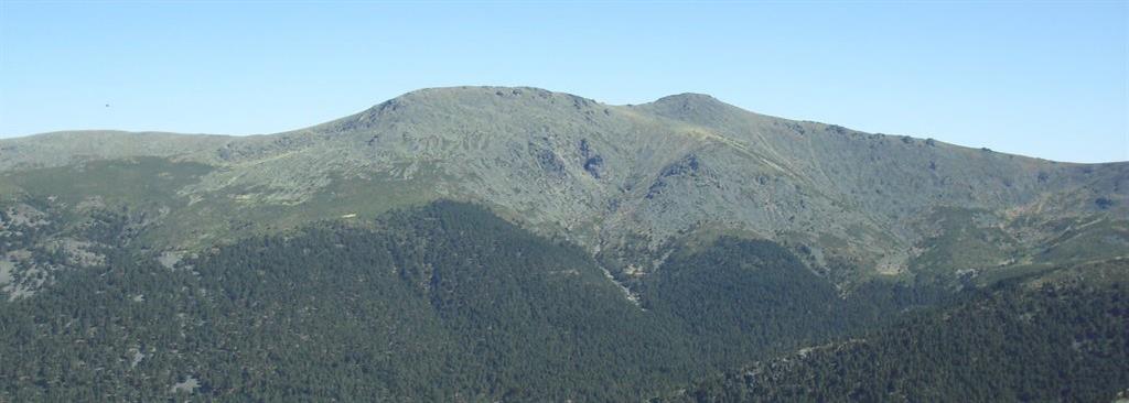 Vista general de la zona de canchales del Macizo de Cabezas