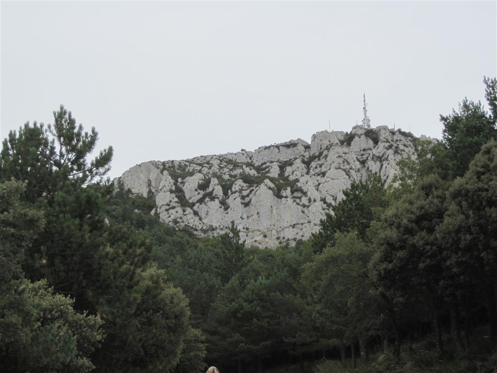 Vista general del macizo kárstico de San León