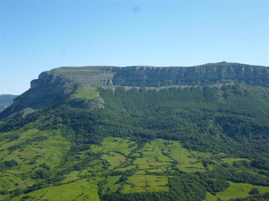 Otra vista de la sierra de San Donato desde el valle de Ergoyena.