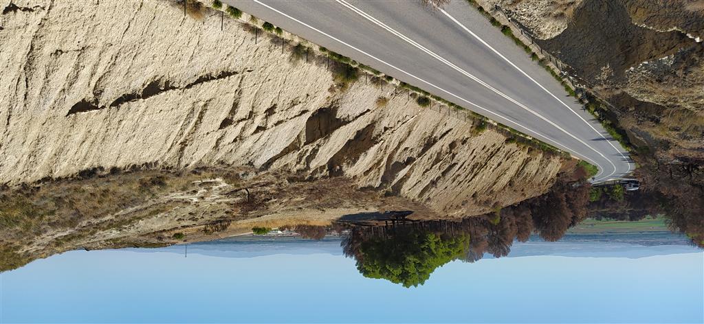 Otra vista de la imagen anterior donde se observa en nivel de terraza, erosionada en algunos tramos.