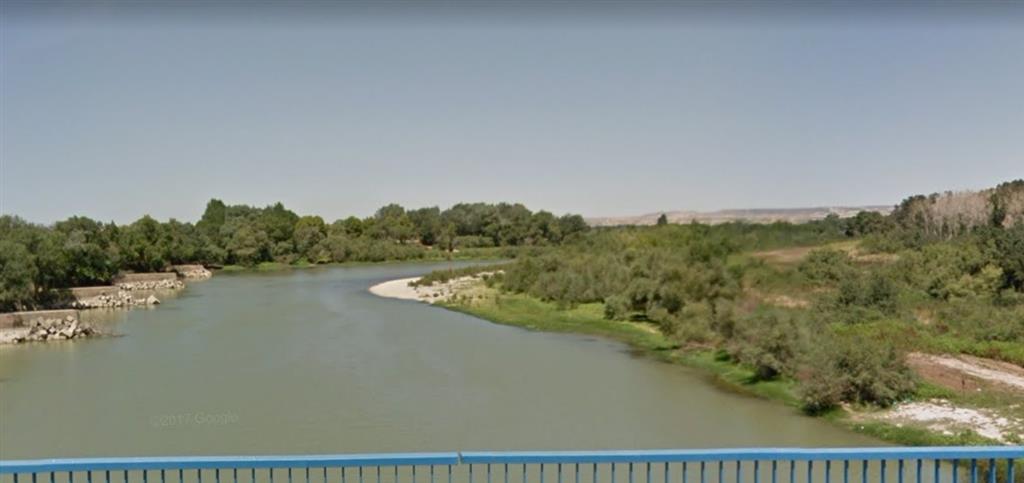 Barra lateral holocena en el cauce del río Ebro en Buñuel.