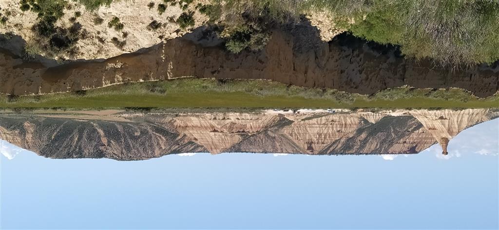 Cerro testigo de Castildeterra y relieve tabular de las Cortinas desde la cabecera del barranco de las Cortinas.