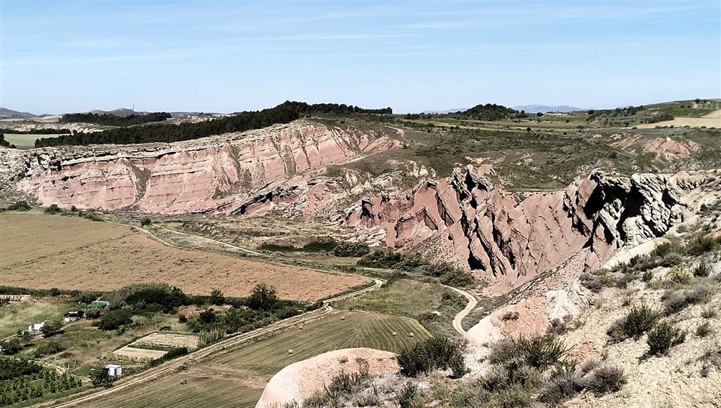 Vista panorámica de toda la sección del pliegue anticlinal.