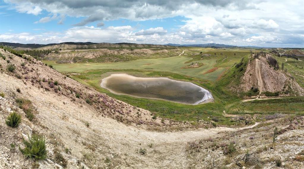 Balsa de Romerales, desarrollada sobre la formación yesífera "Yesos de Falces".