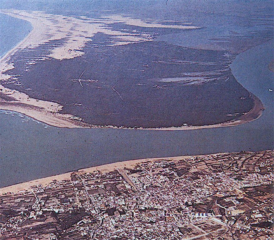 Vista aérea oblicua de la flecha de Doñana desde Sanlúcar de Barrameda