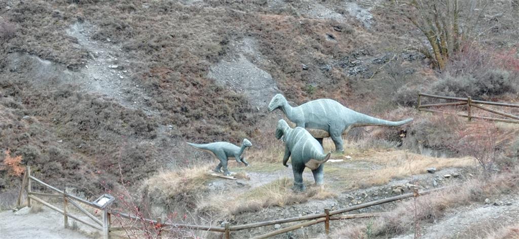 Réplicas de dinosaurio del yacimiento de Valdecevillo. Año 2021. Foto: J. Vegas