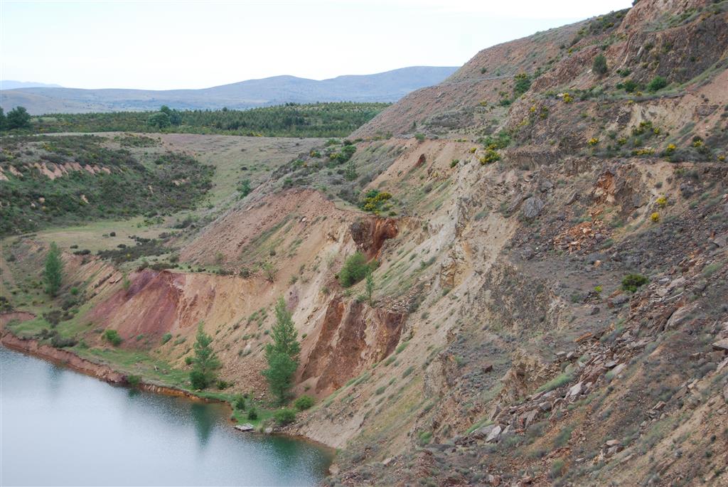 Detalle de los niveles mineralizados en la corta Gandalia de Borobia