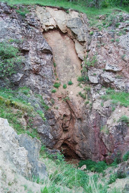 Entrada al socavón de la “Mina Pobre”, unos 250 m al NW de la corta principal de Petra III