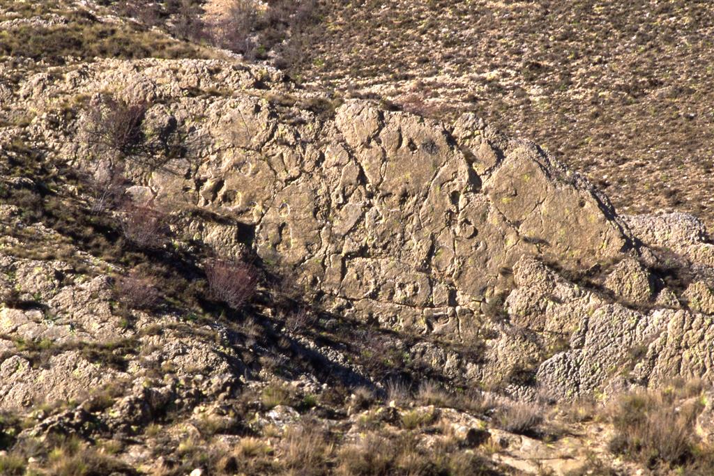 Huellas de saurópodos en el Barranco Luca. Foto Pérez Lorente