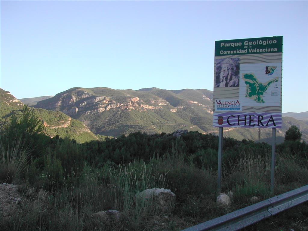 (676.295, 4.383.777; ETRS89 y huso 30). Entrada al Parque Geológico de Chera.