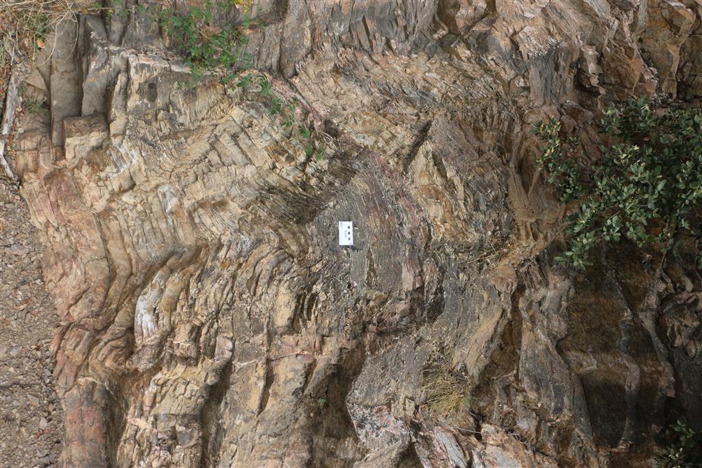 Deformación junto al plano de falla principal de las dolomias Jurásicas del Grupo Tera