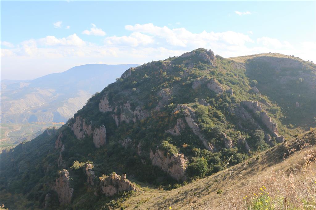 Peñas de Clavijo desde la carretera que sube a la ermita de Santiago