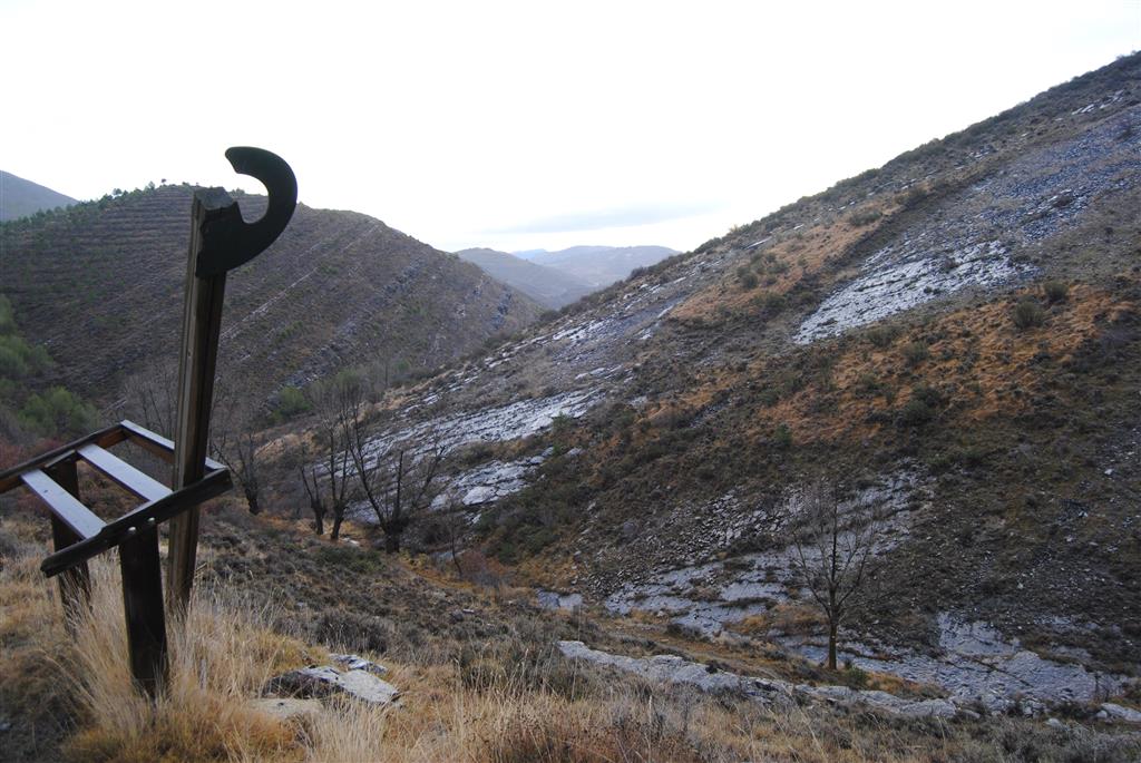 Sendero GR93 a su paso por el Yacimiento de Cuesta de Andorra. Año 2021. Foto: J. Vegas