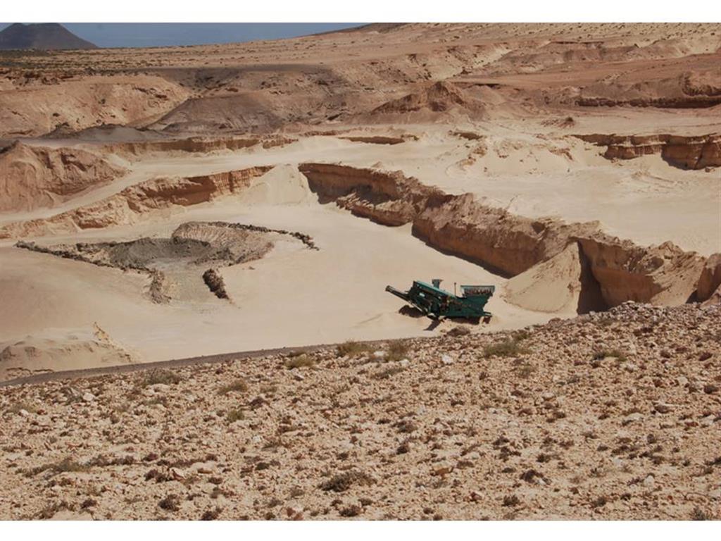 Cantera de áridos entre Montaña del Mojón y el Barranco de los Encantados