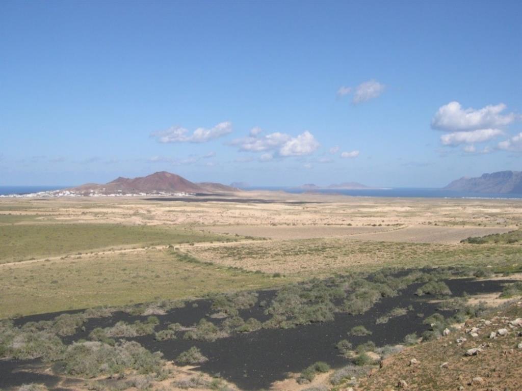 Vista general del pasillo de arenas de El Jable en el sector norte de la isla de Lanzarote