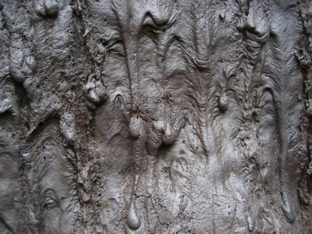 Goterones de lava de la pared interior del cráter de uno de los conos de escorias