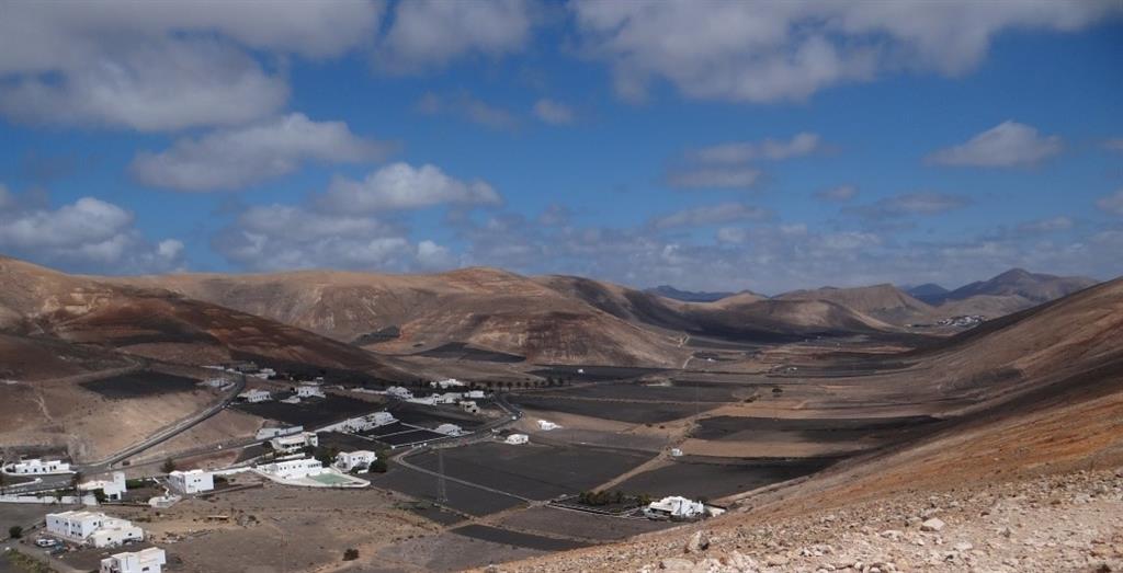 Vista del valle de Femés desde su extremo suroeste