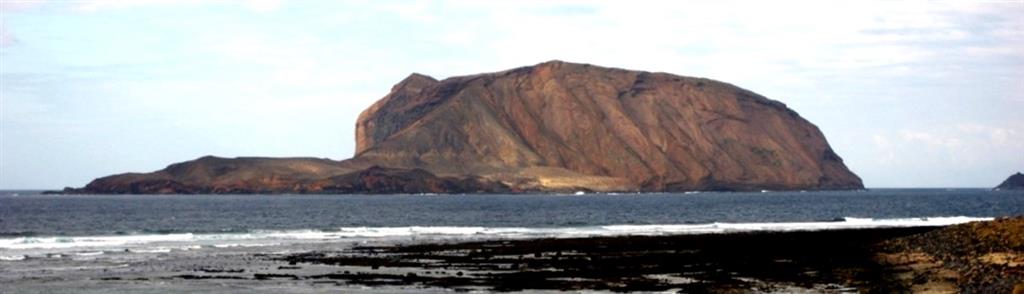 El islote de Montaña Clara visto desde La isla de La Graciosa