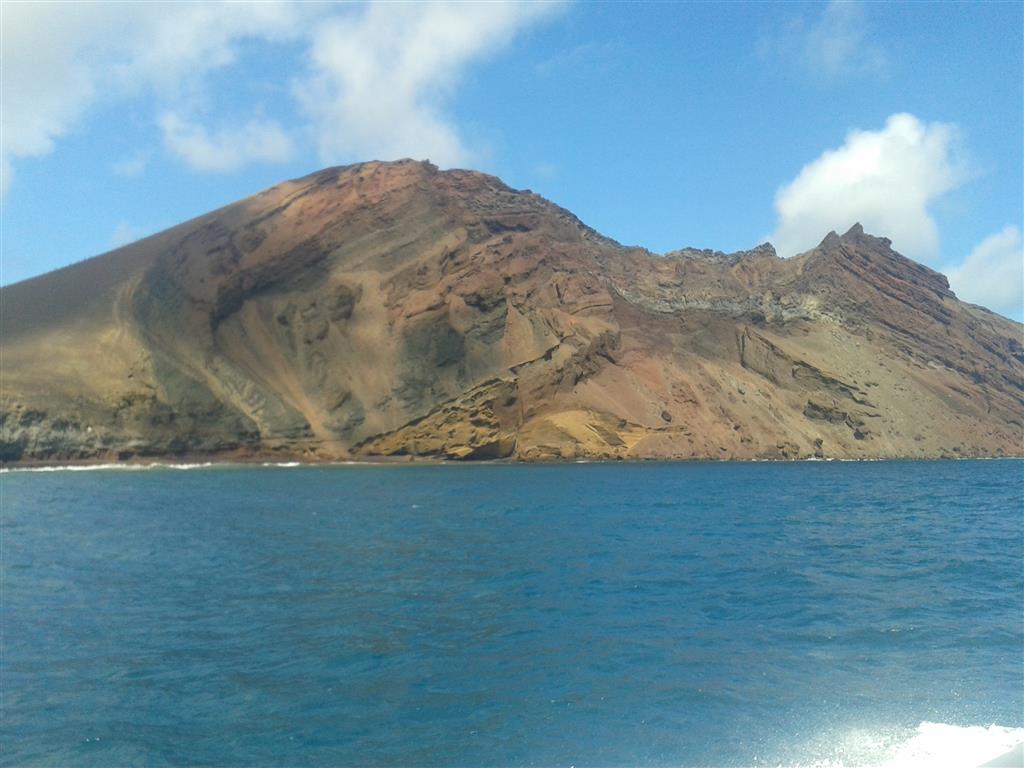 Vista desde el mar de la pared del edificio.