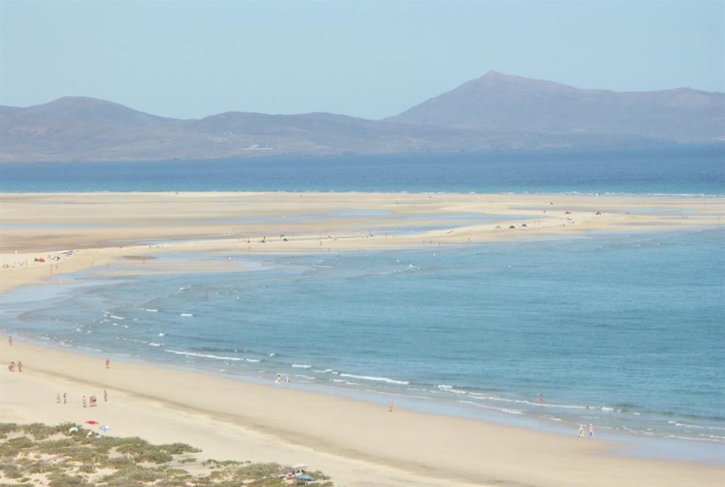 Las playas de sotavento desde esta perspectiva han sido durante años la imagen turística de Fuerteventura.