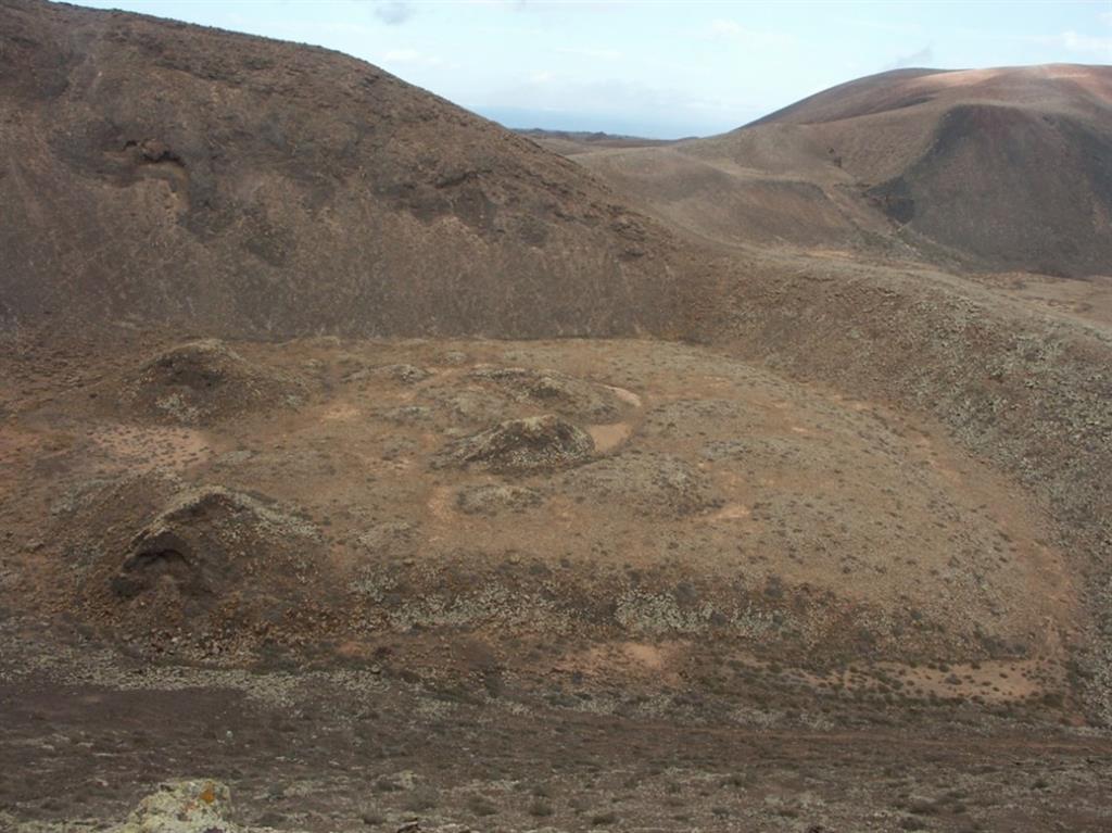 Las Calderas: antiguo lago de lava en el interior del cráter de un cono de piroclastos