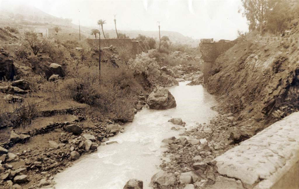 Aspecto del Puente y del barranco de Tirajana a la altura de Rosiana después del deslizamiento de 1956