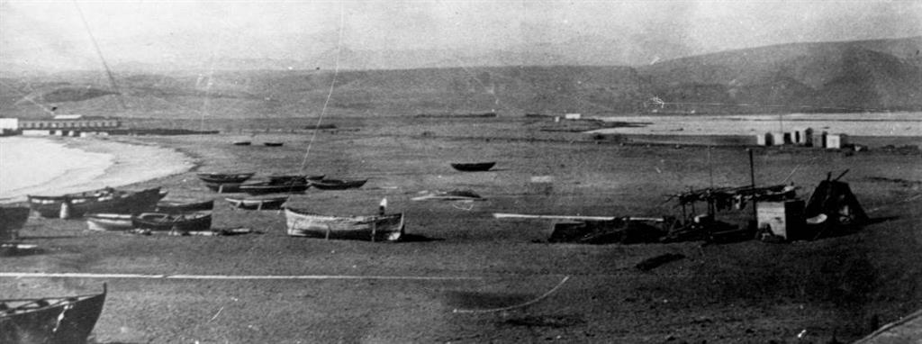 Istmo de Guanarteme en 1880 visto desde el Norte. A la derecha, la playa de Las Canteras.