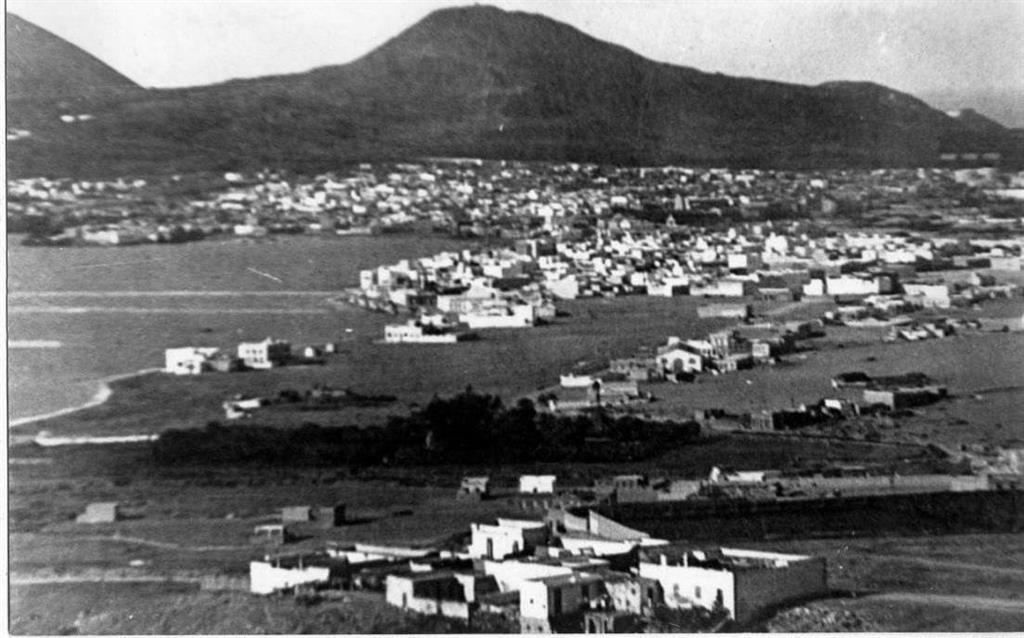 Istmo de Guanarteme en 1900 visto desde el Sur. Al fondo, La Isleta
