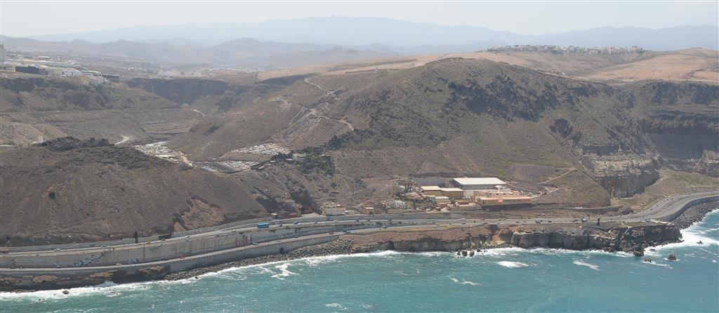 Vista del barranco de Guanarteme desde el Norte. En primer plano el acantilado de El Rincón