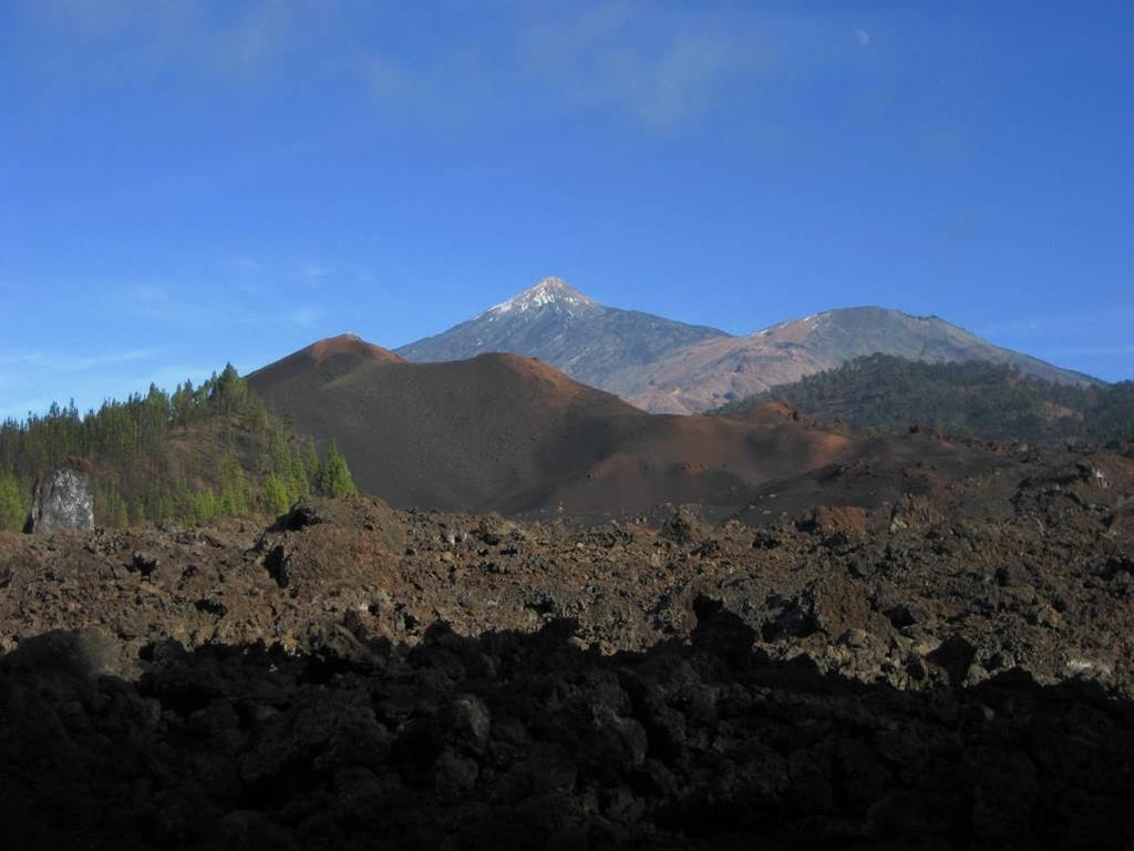 Panorámica del Volcán del Chinyero y sus corrientes lávicas desde el oeste