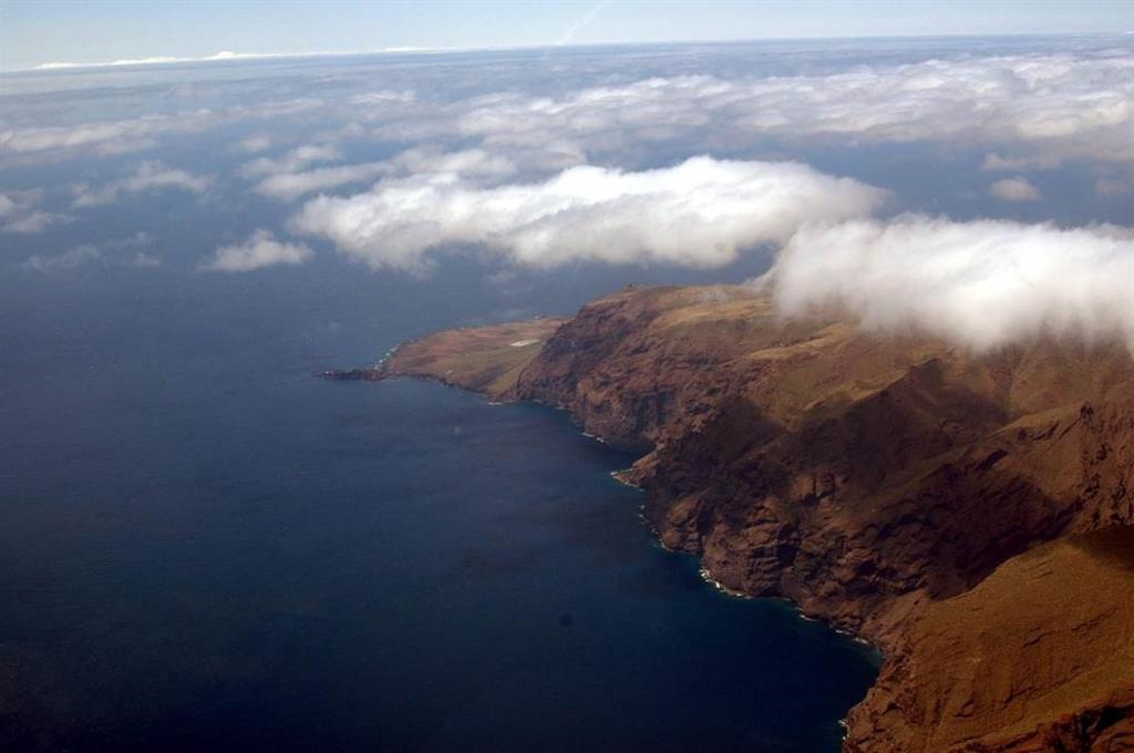 El acantilado de Los Gigantes se labra en las laderas meridionales del edificio volcánico de Teno