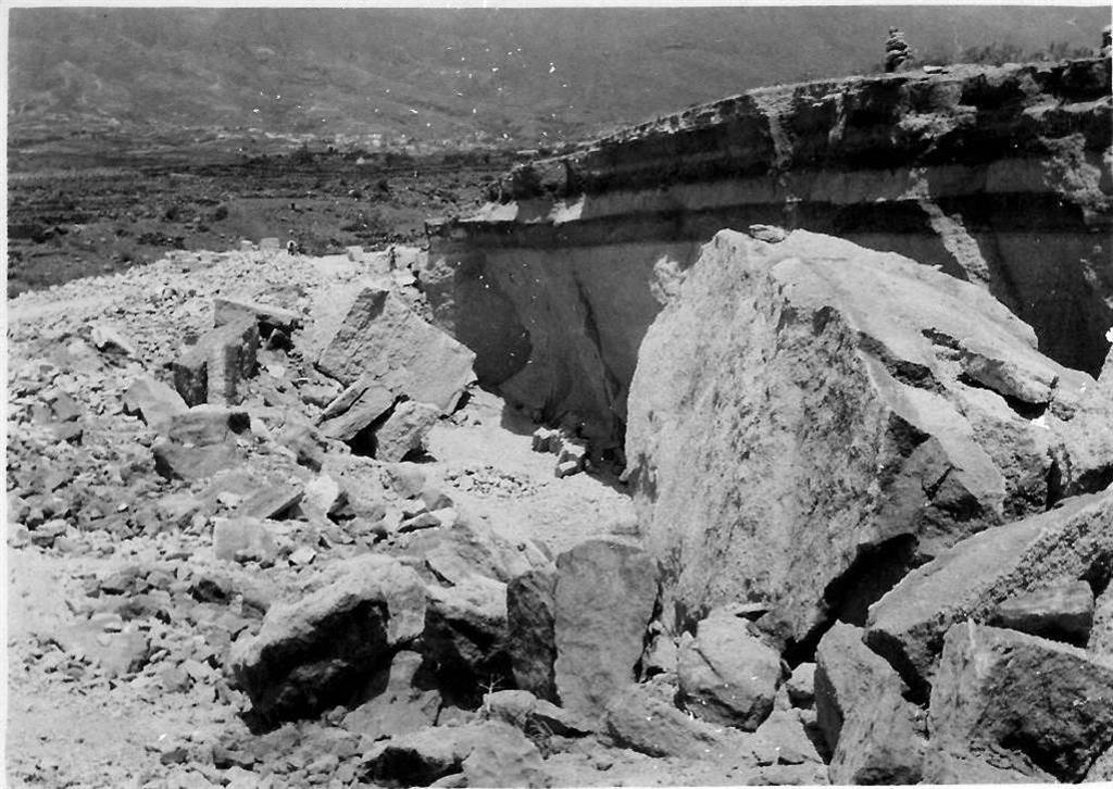 Foto realizada por Telésforo Bravo de las canteras de Adeje en la década de los 70, cuando colectó varios restos fósiles.