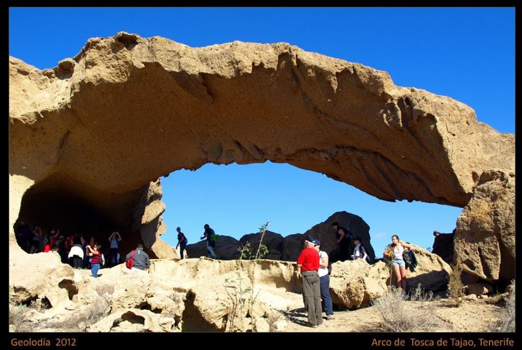 Arco de tosca de Tajao visto desde el sur.