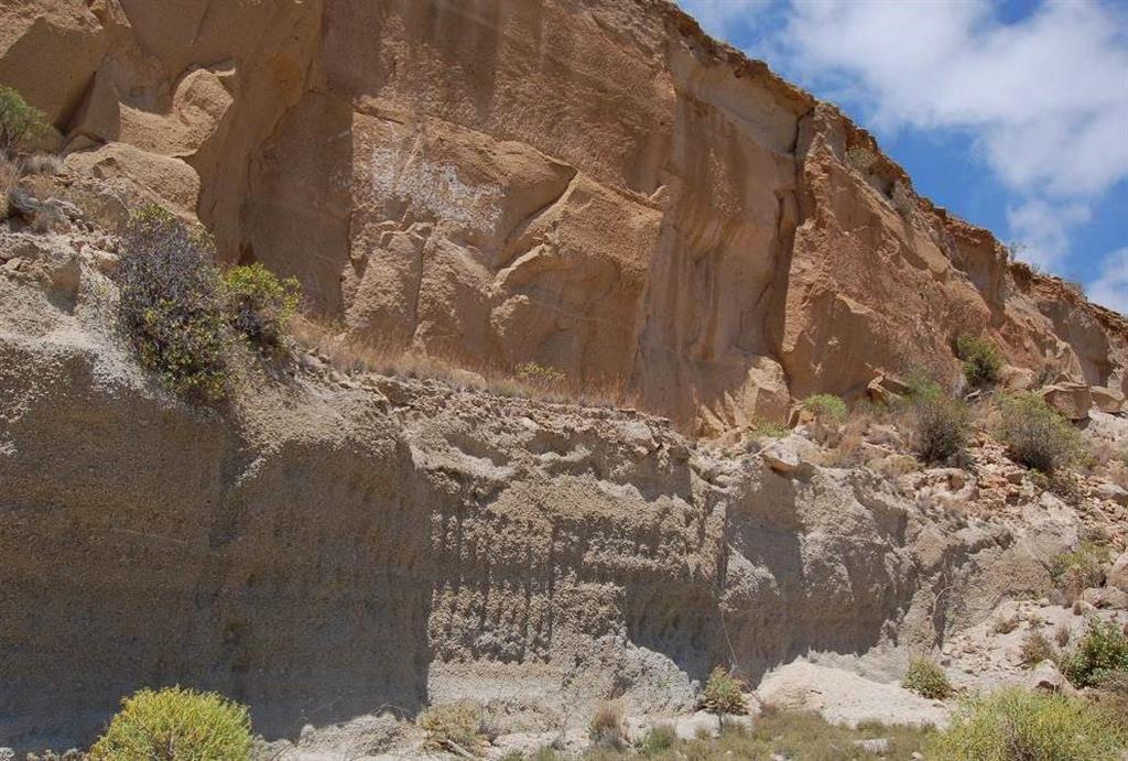 Unidades piroclásticas sálicas del Miembro Granadilla (Formación Guajara, Bandas del Sur) en la corta minera de la cantera abandonada de La Peraza