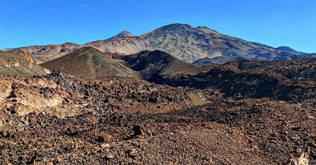 Vista de Montaña Reventada con el Complejo Teide-Pico Viejo al fondo
