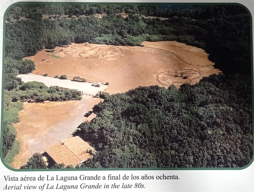Vista histórica de los años 80 (s. XX) de Laguna Grande para su uso recreativo. Panel del Parque Nacional de Garajonay