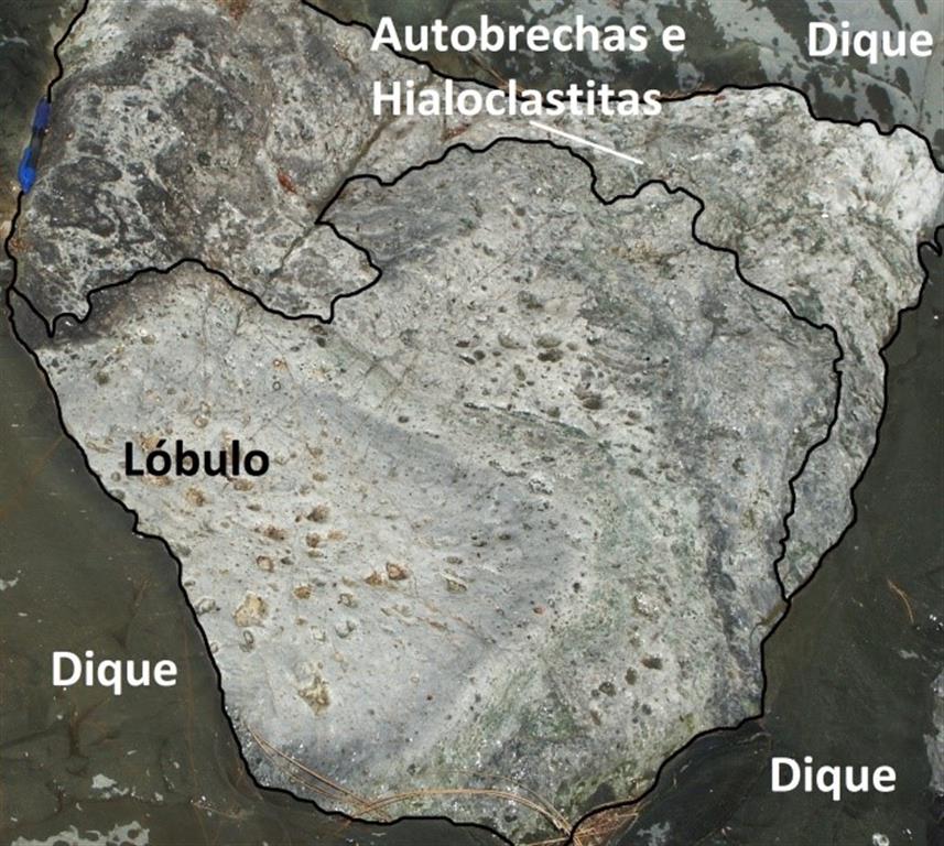 Lóbulo traquítico afanítico (A2) rodeado de Hialoclastitas (B1) y Autobrechas (B2).